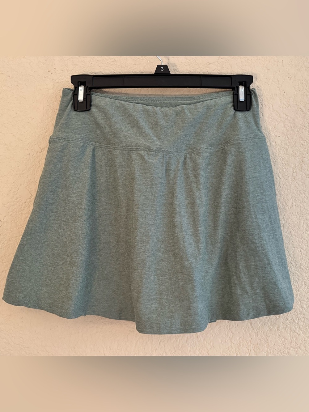 Jockey women’s sage skort w/ pockets on shorts - size S - EUC